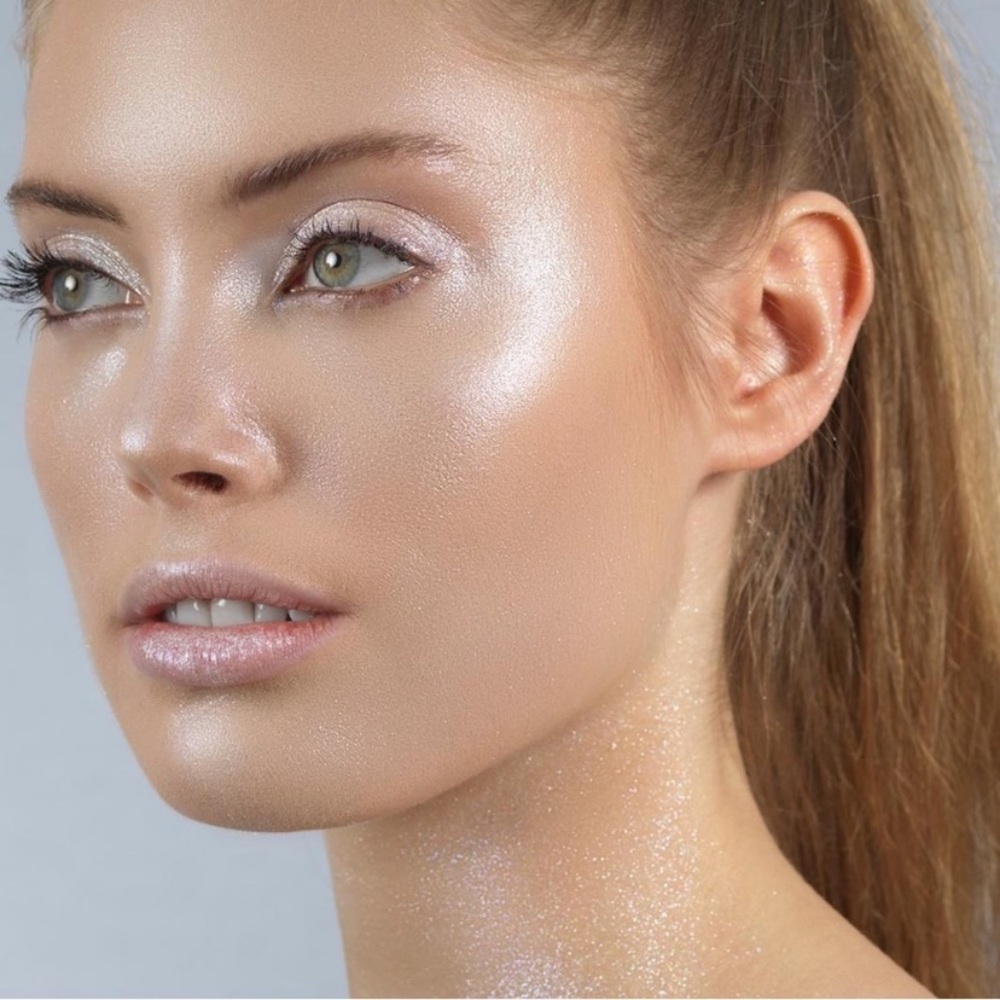 NEW•Stila Heaven’s Dew Highlighter in Silverlake - Picture 3 of 10
